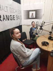 Schülerinnen im französischen Radio Schülerinnen im französischen Radio