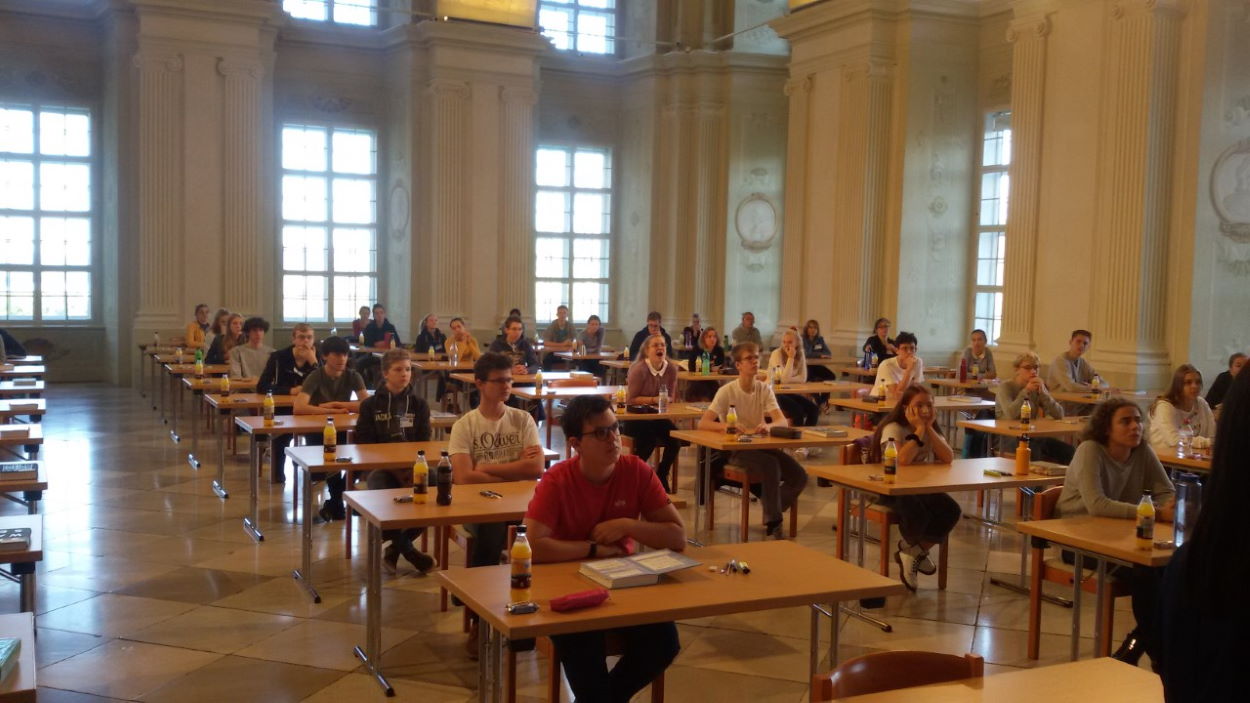 Teilnehmer des Benedictus Wettbewerbs in Melk Schüler beim Benedictus Wettbewerb in Melk