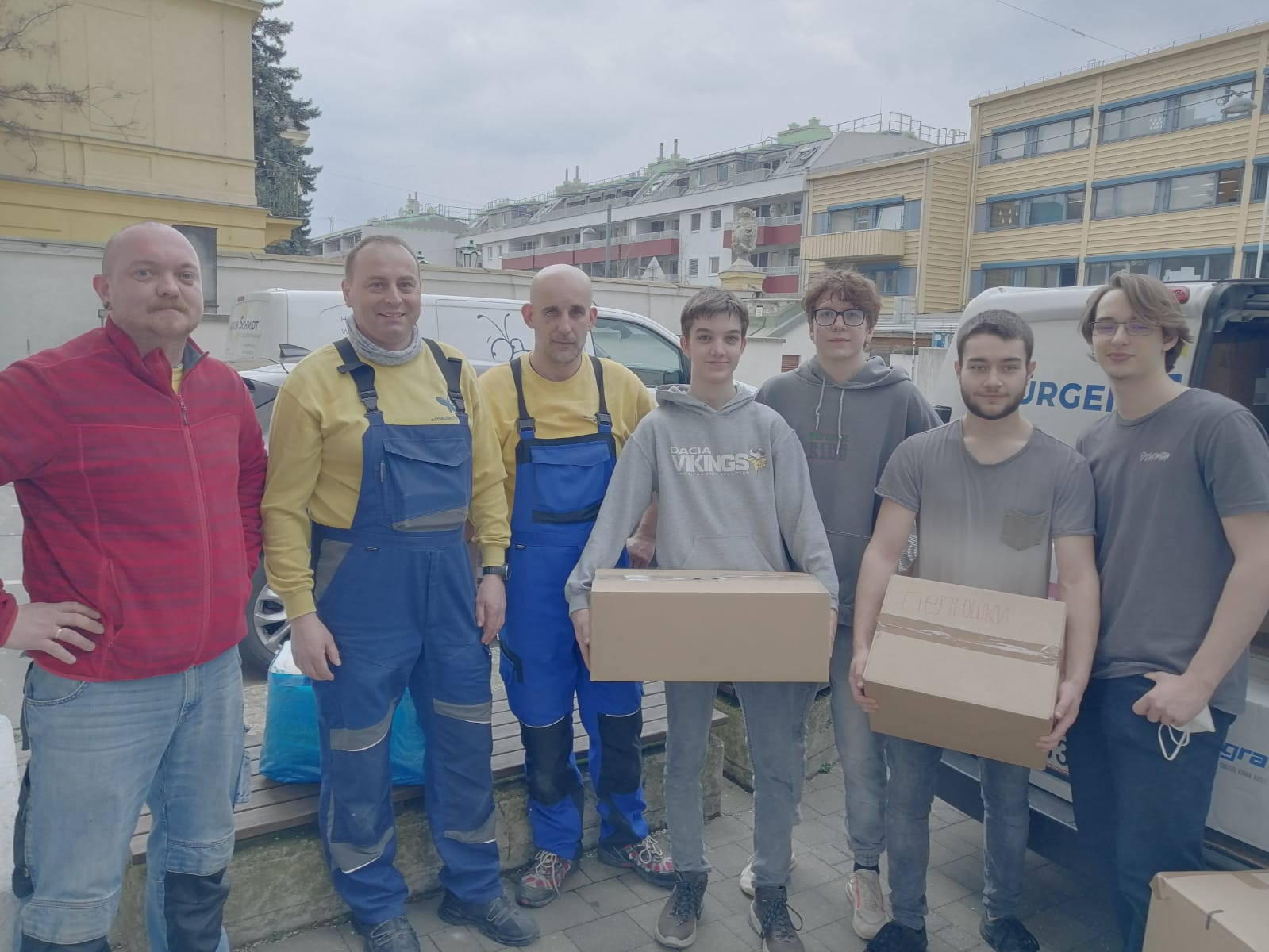 Verladen gesammelter Spenden Verladen gesammelter Spenden