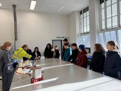 Lehrausgang der 4b zur Firma Olbrich AVR